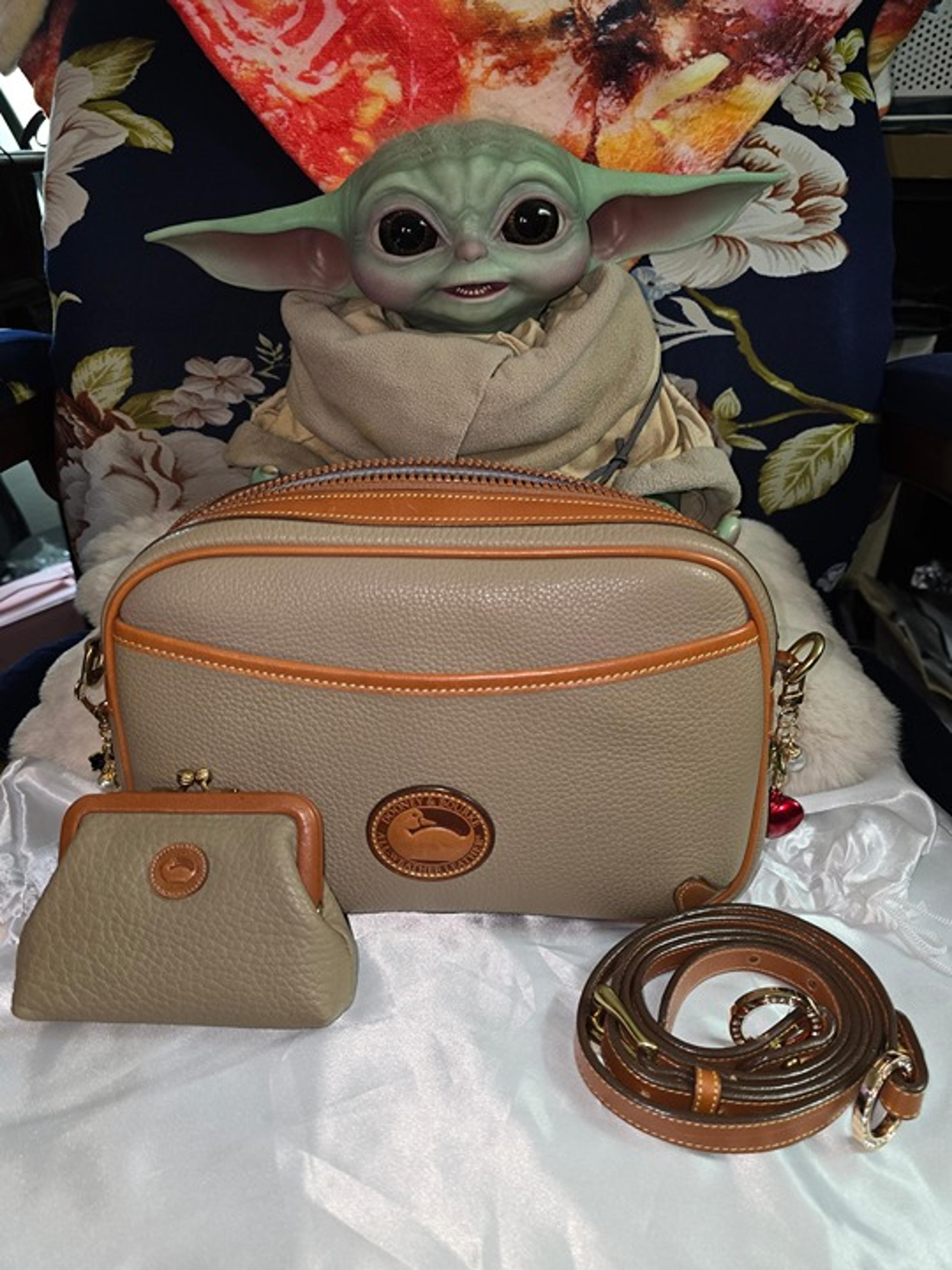Vintage Dooney AWL Taupe Crossbody Zip-Top  Camera Bag & Kiss Lock Coin  - NWOT