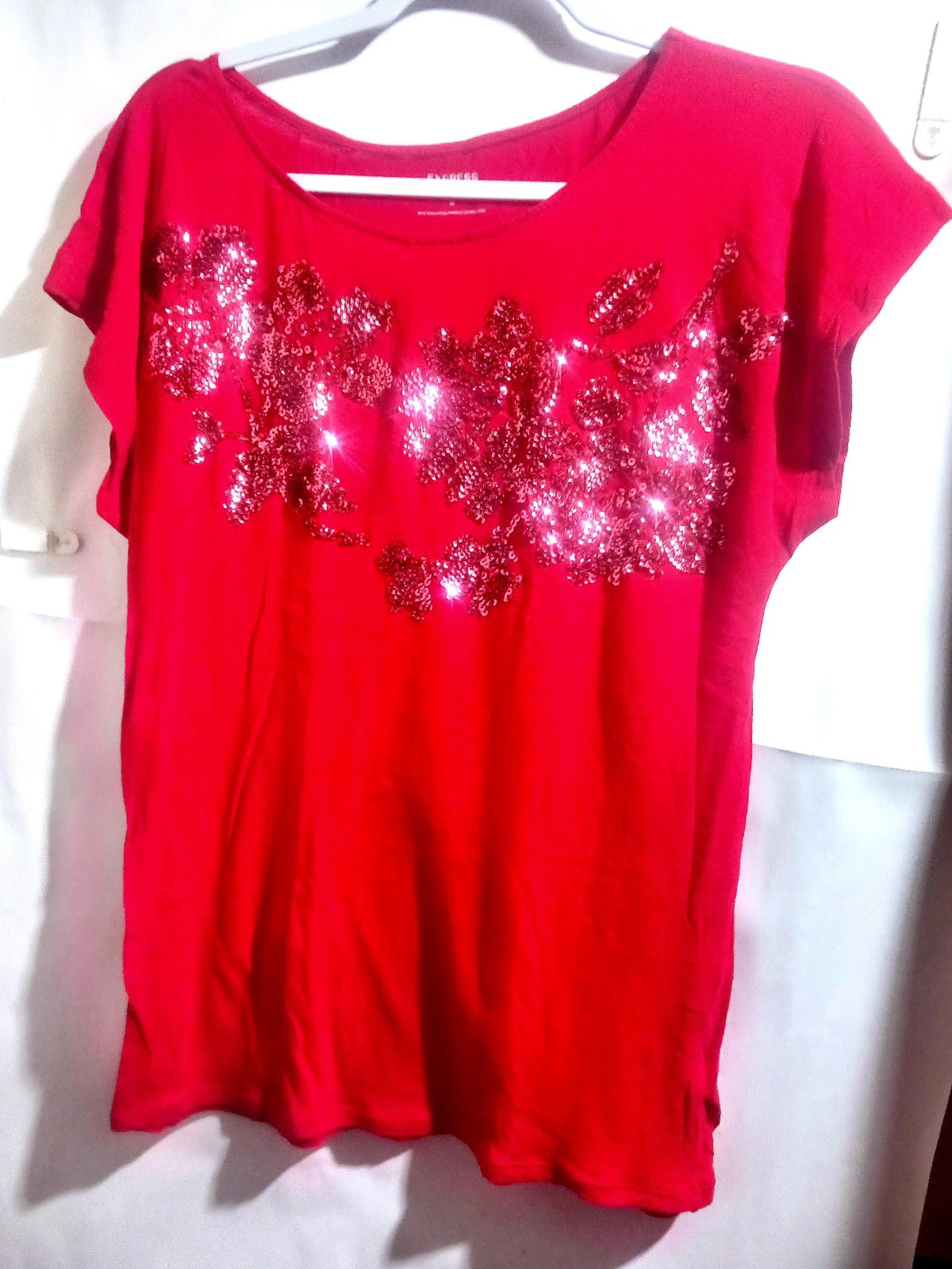 Women's Express T-shirt, Size Medium