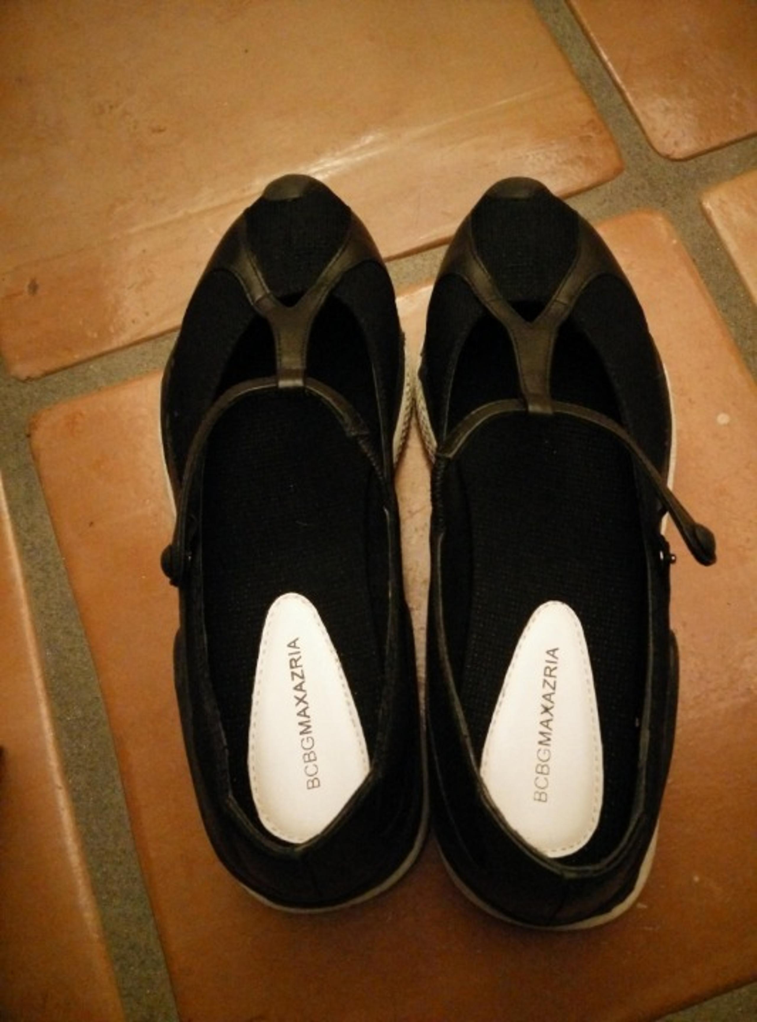 BCBG athletic sport shoes