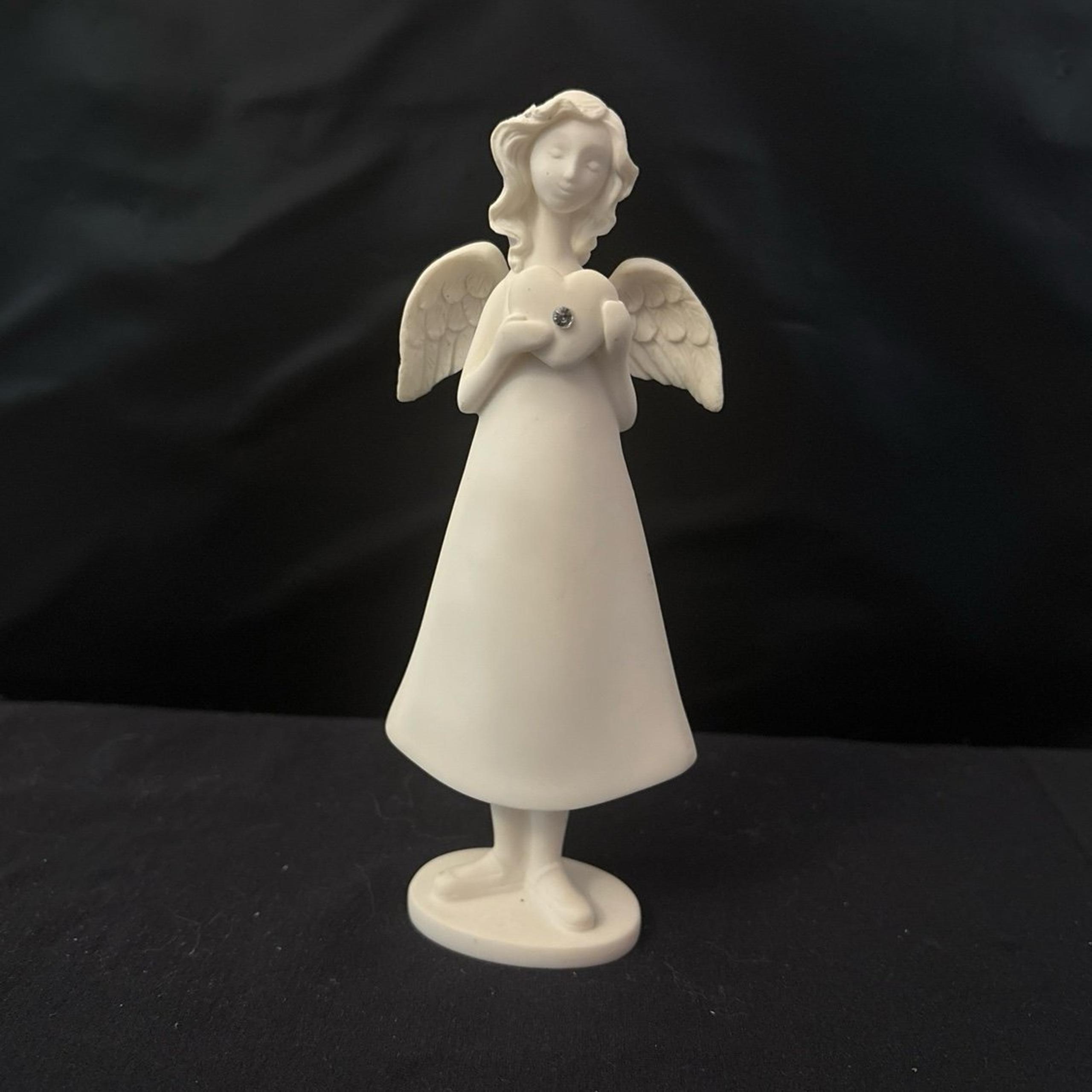 Ganz Heart Angels Figurine Holding a Heart With Clear Crystal Center 5.75" Tall