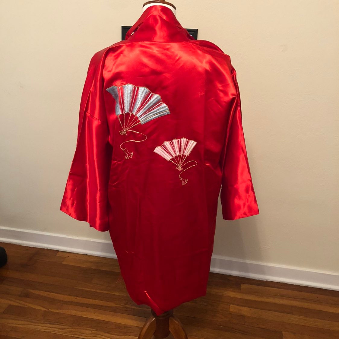 Red satin robe w/fans