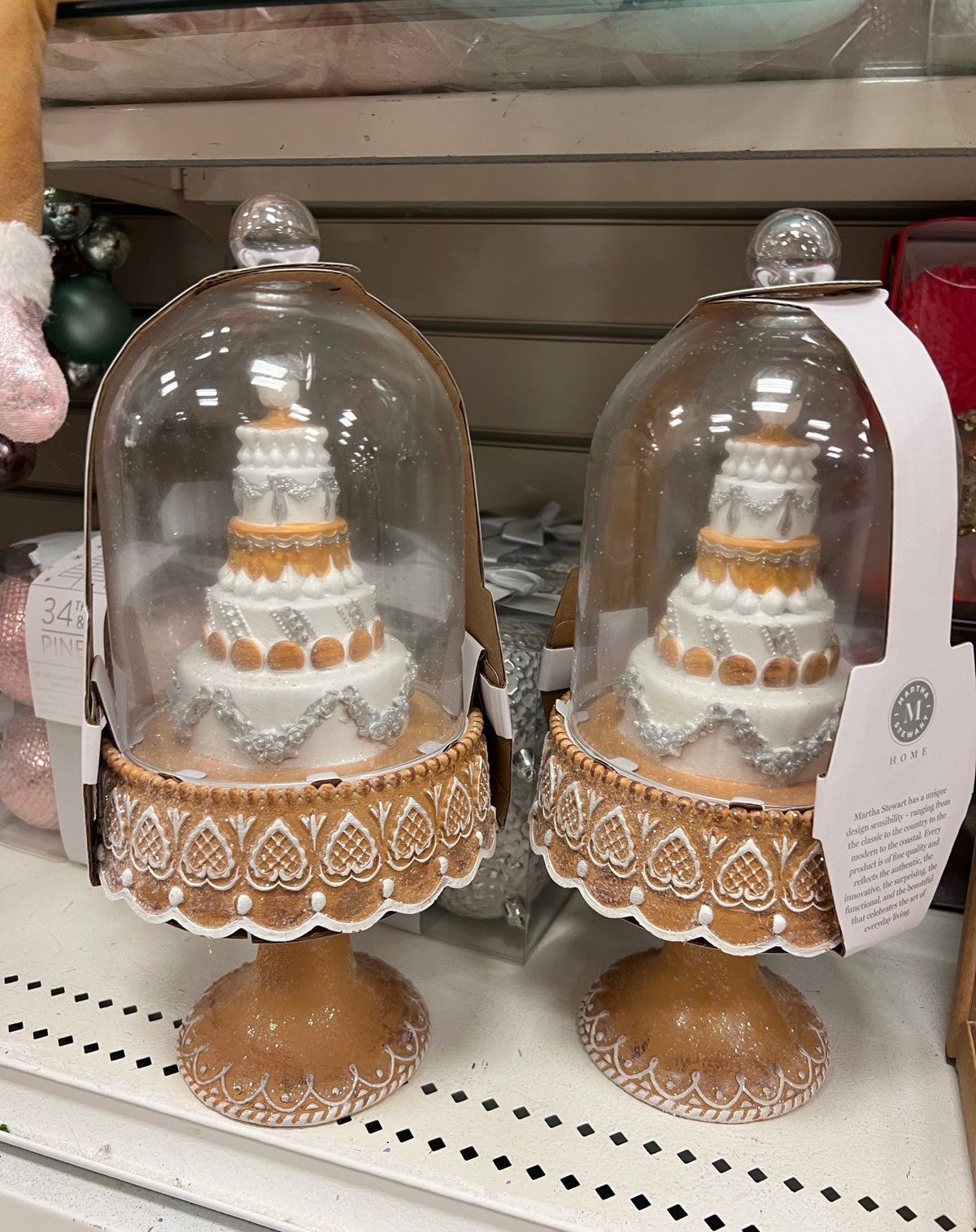 2 gingerbread cake cloches !