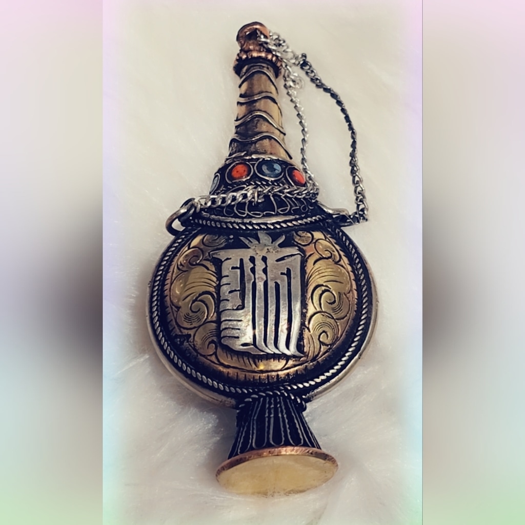 Tibetan Pendant, Opens