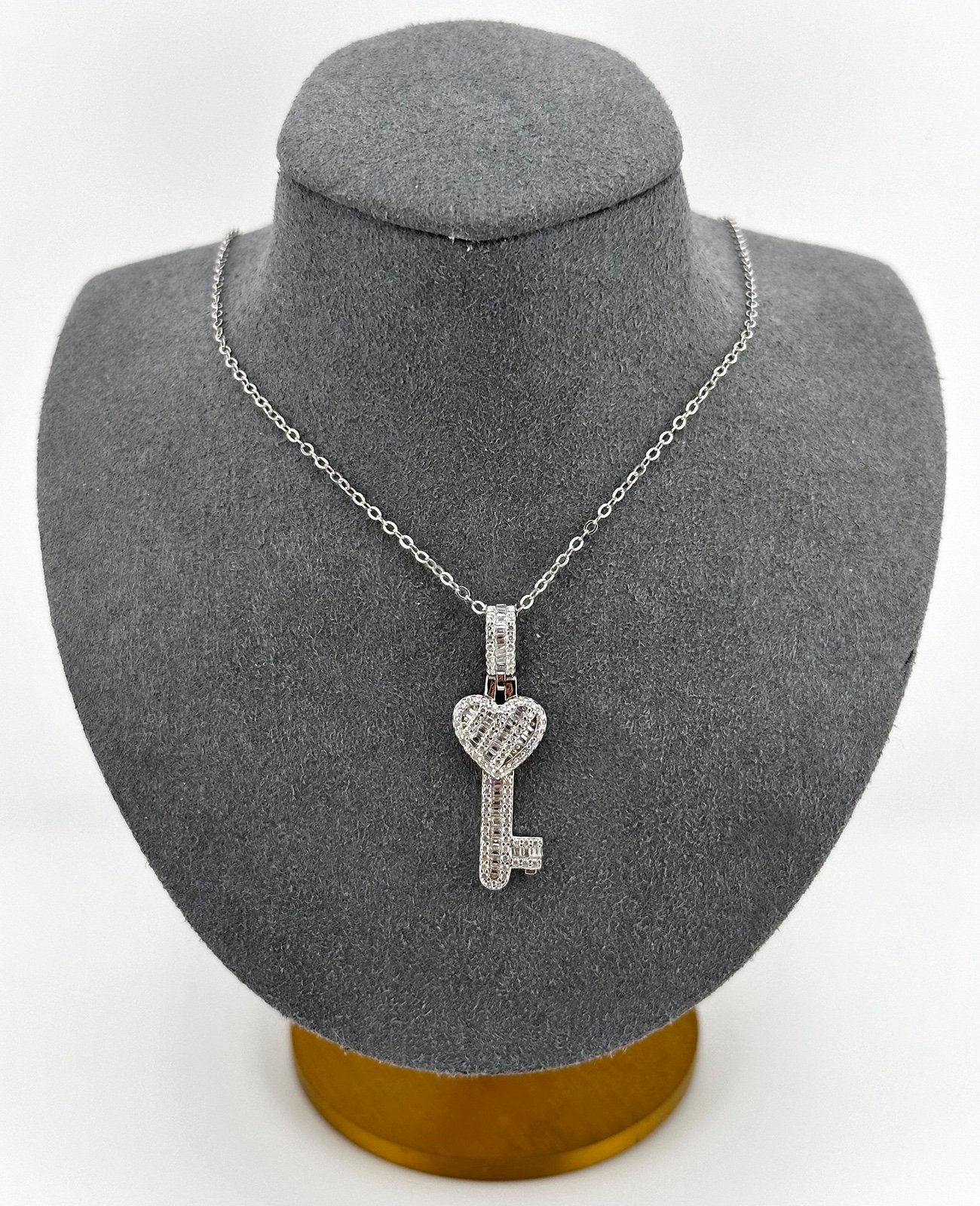 925 Solid Sterling Silver Luxury Heart Key Pendant Necklace