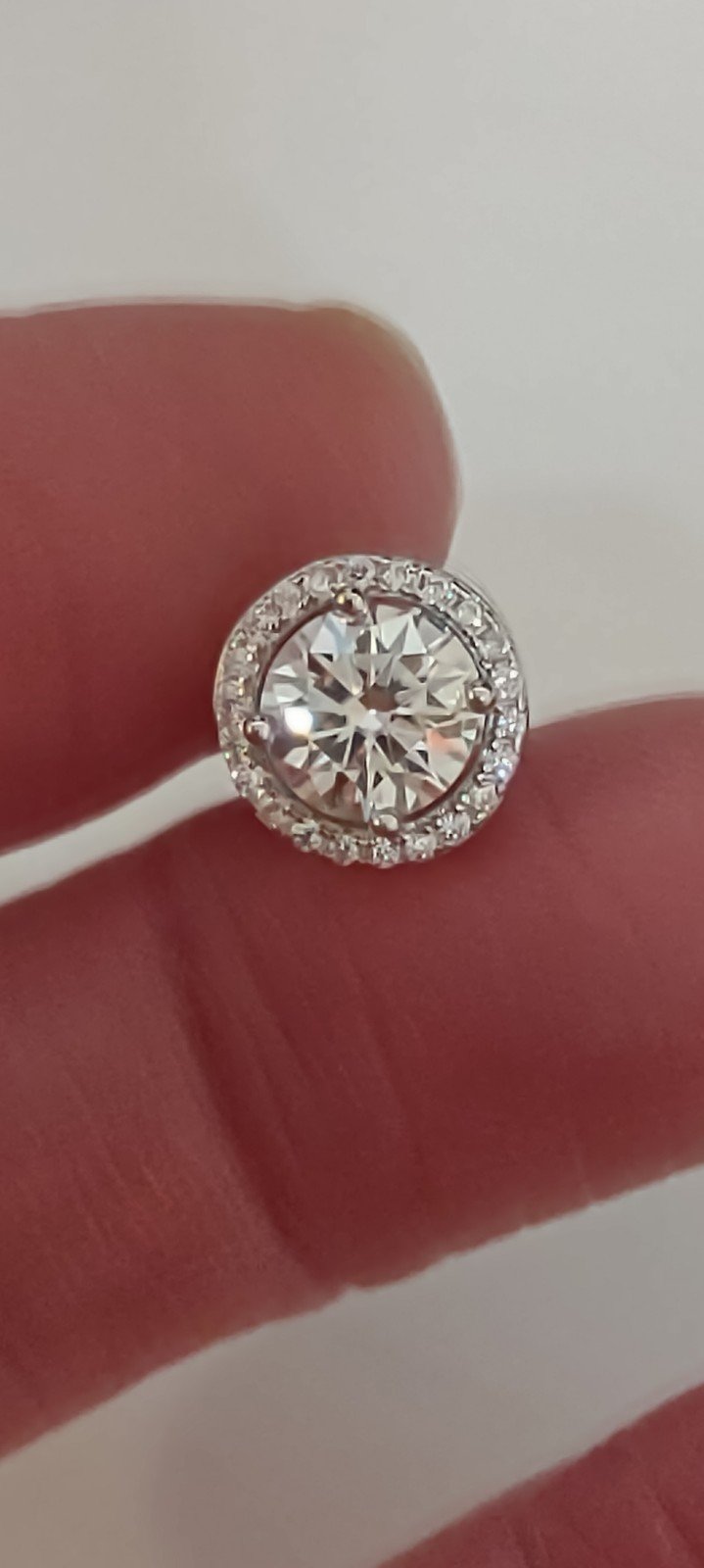 1 carat vvs1 labculture diamond and 925 Sterling studs