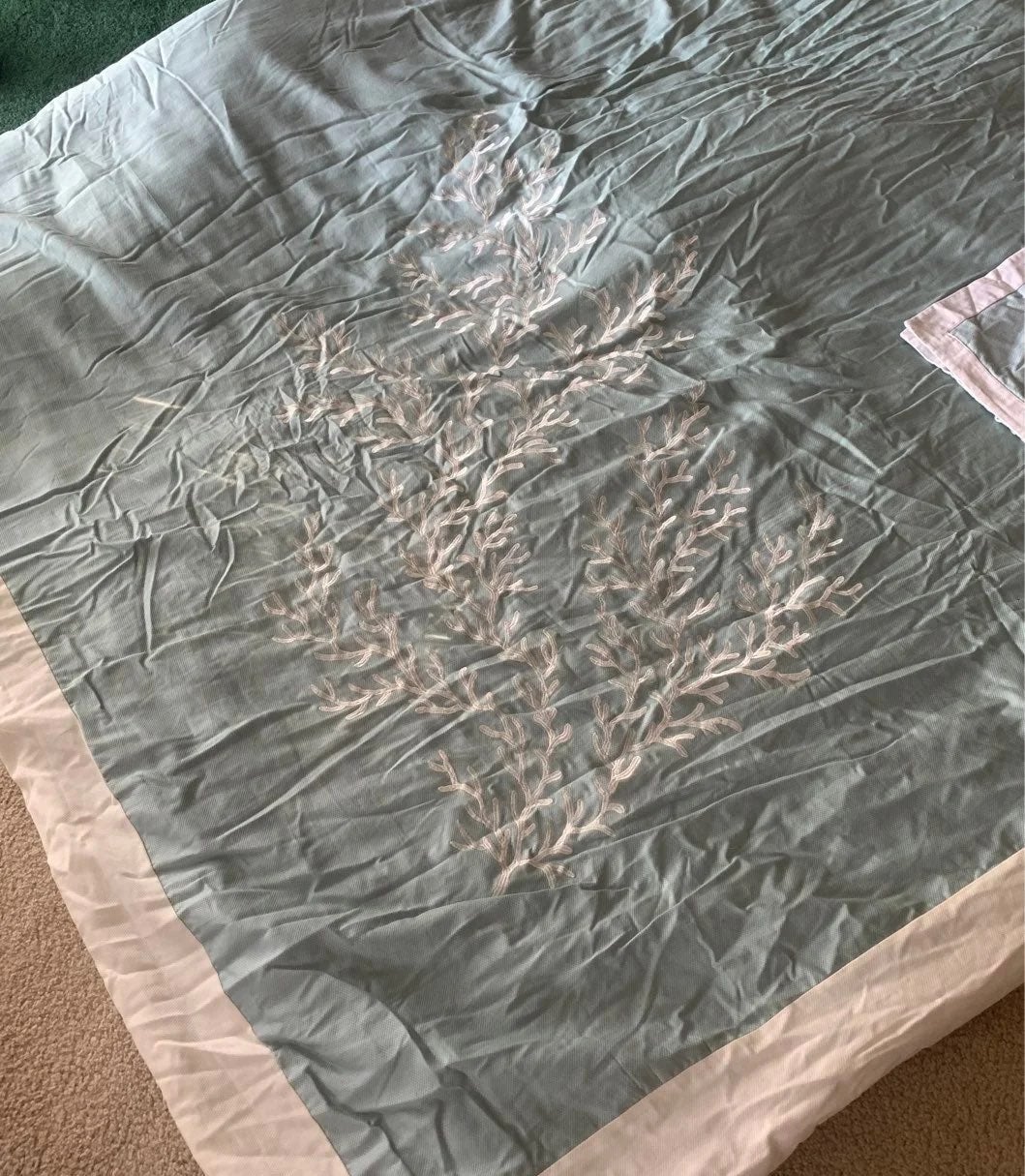 Three-piece queen comforter set