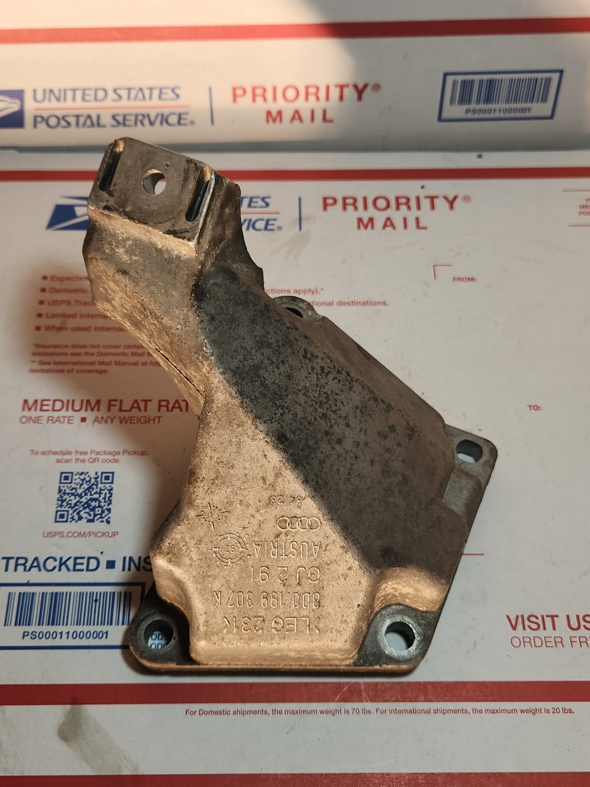 (8D0 199 307 K) OEM AUDI 2.7T UPPER MOTOR MOUNT BRACKET LH DRIVER SIDE