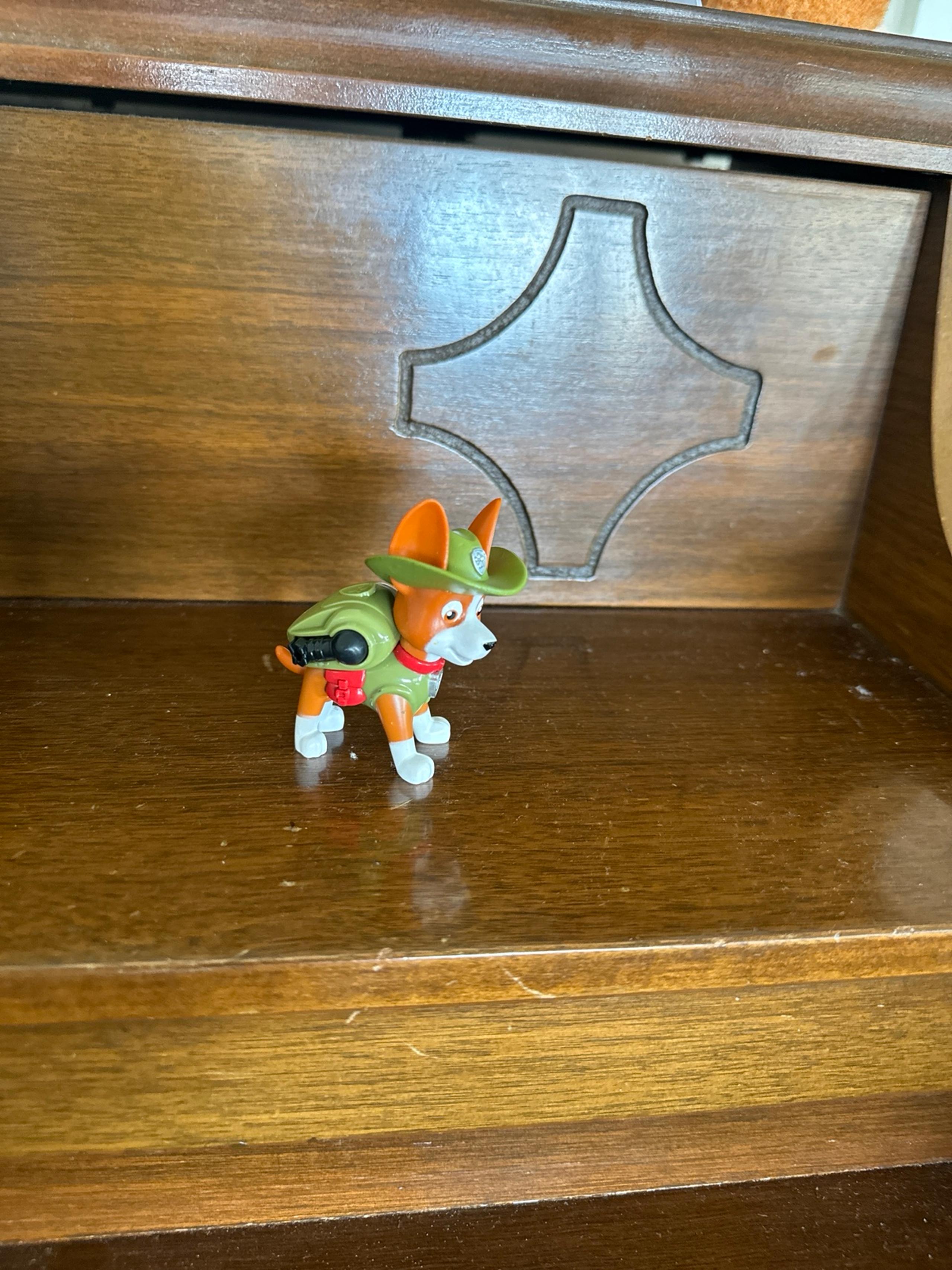 paw patrol tracker action pack figure