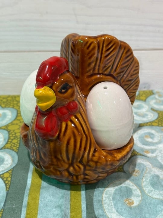 Vtg Ceramic Pottery Hen Napkin Holder Eggs Salt Pepper Shakers Signed Giftco