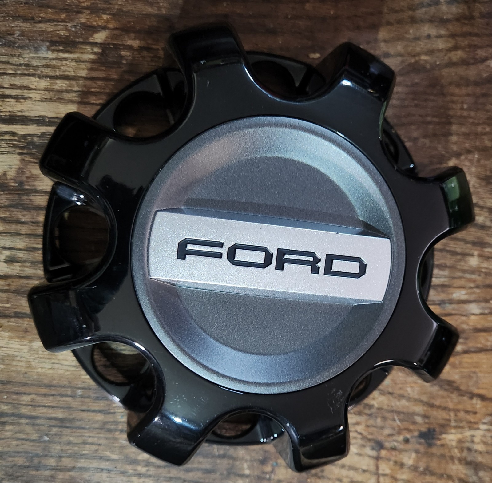 OEM 2017-2024 Ford F-250 F-350 SRW 8-Lug Black Wheel Center Cap Used