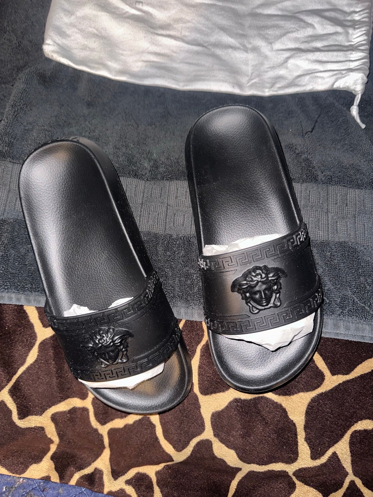 Slides / Slippers