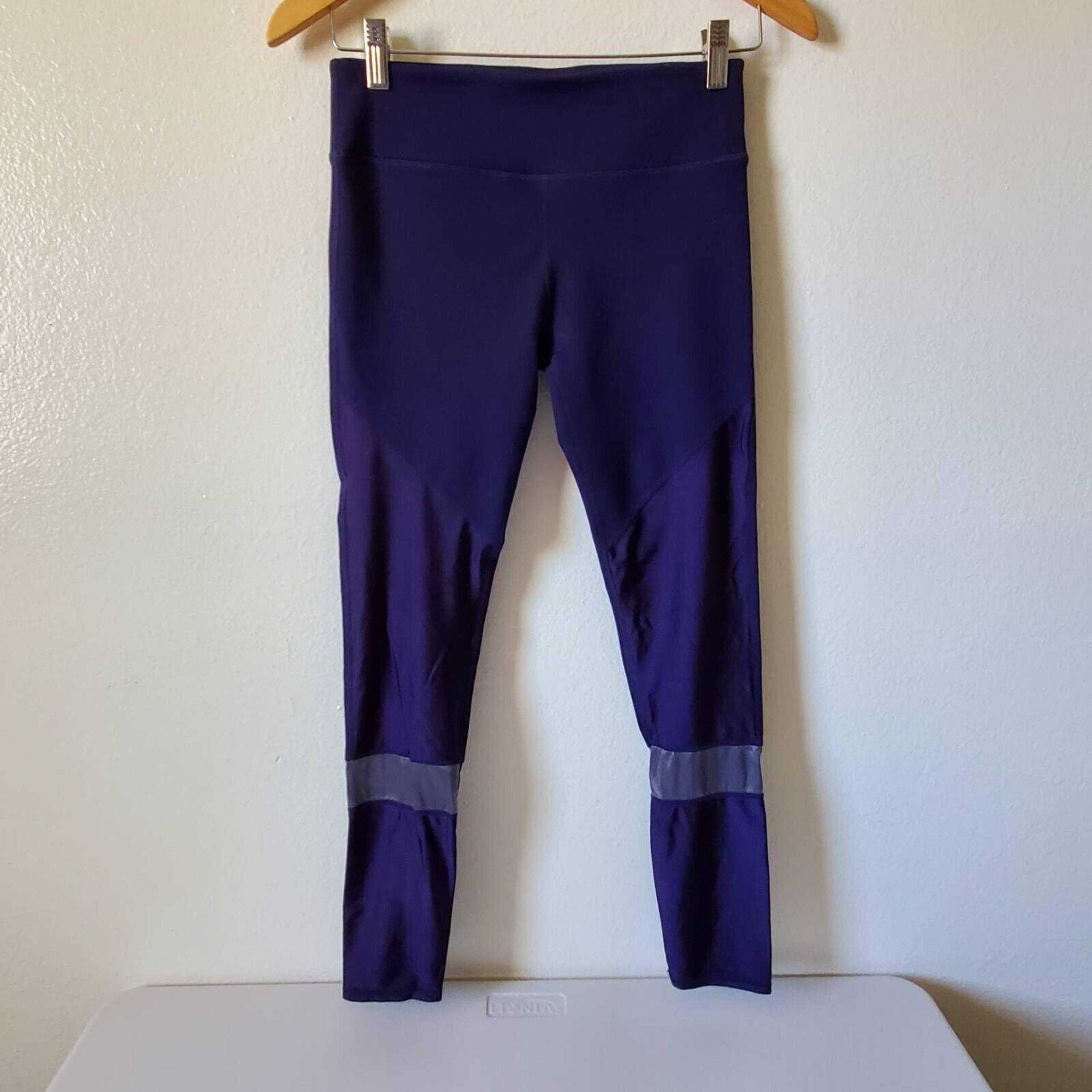 Fabletics Womens XS Yoga Pant Leggings Purple Metallic Shimmer Mid Rise Pull On
