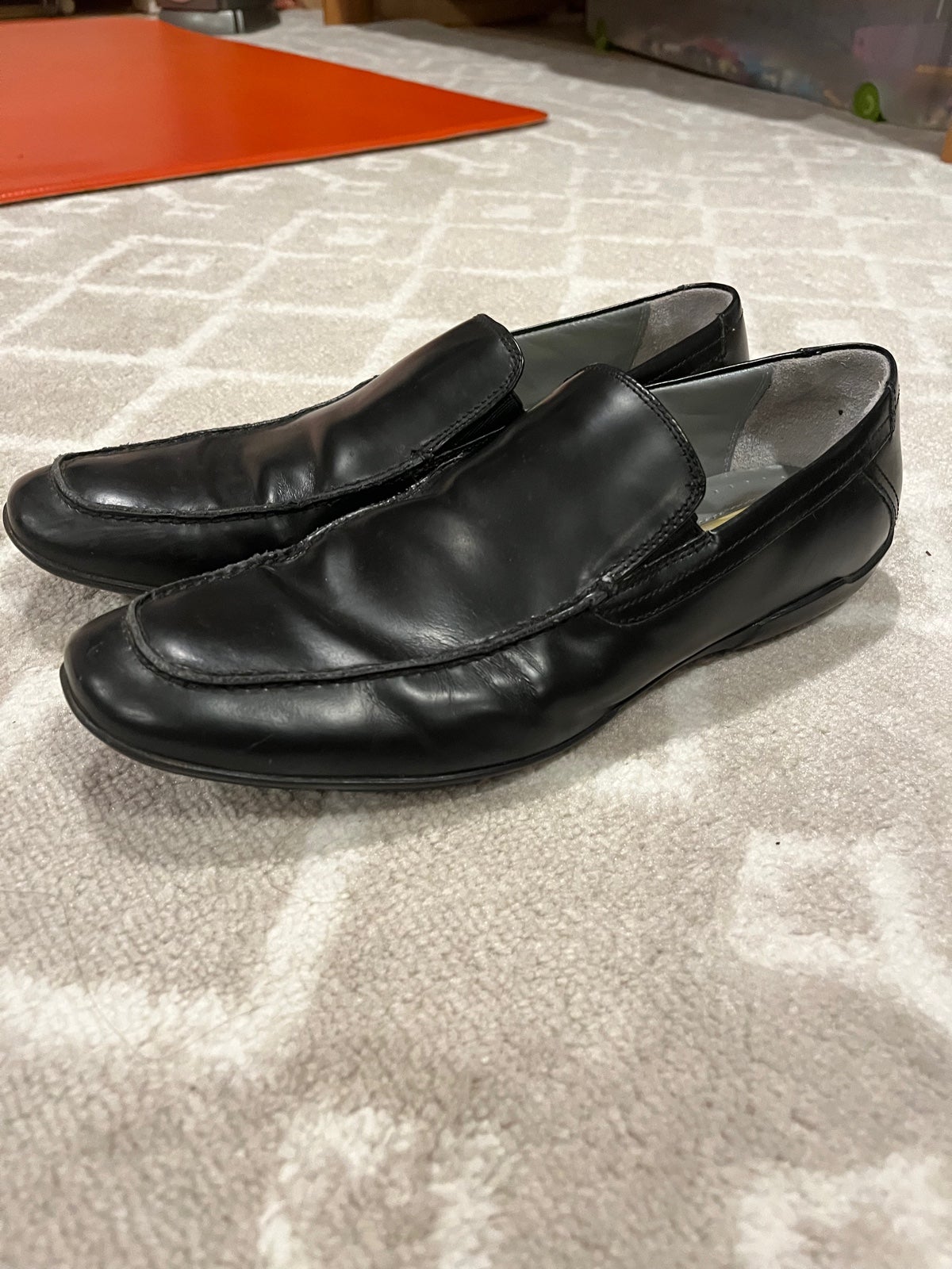Kenneth Cole leather dress shoes