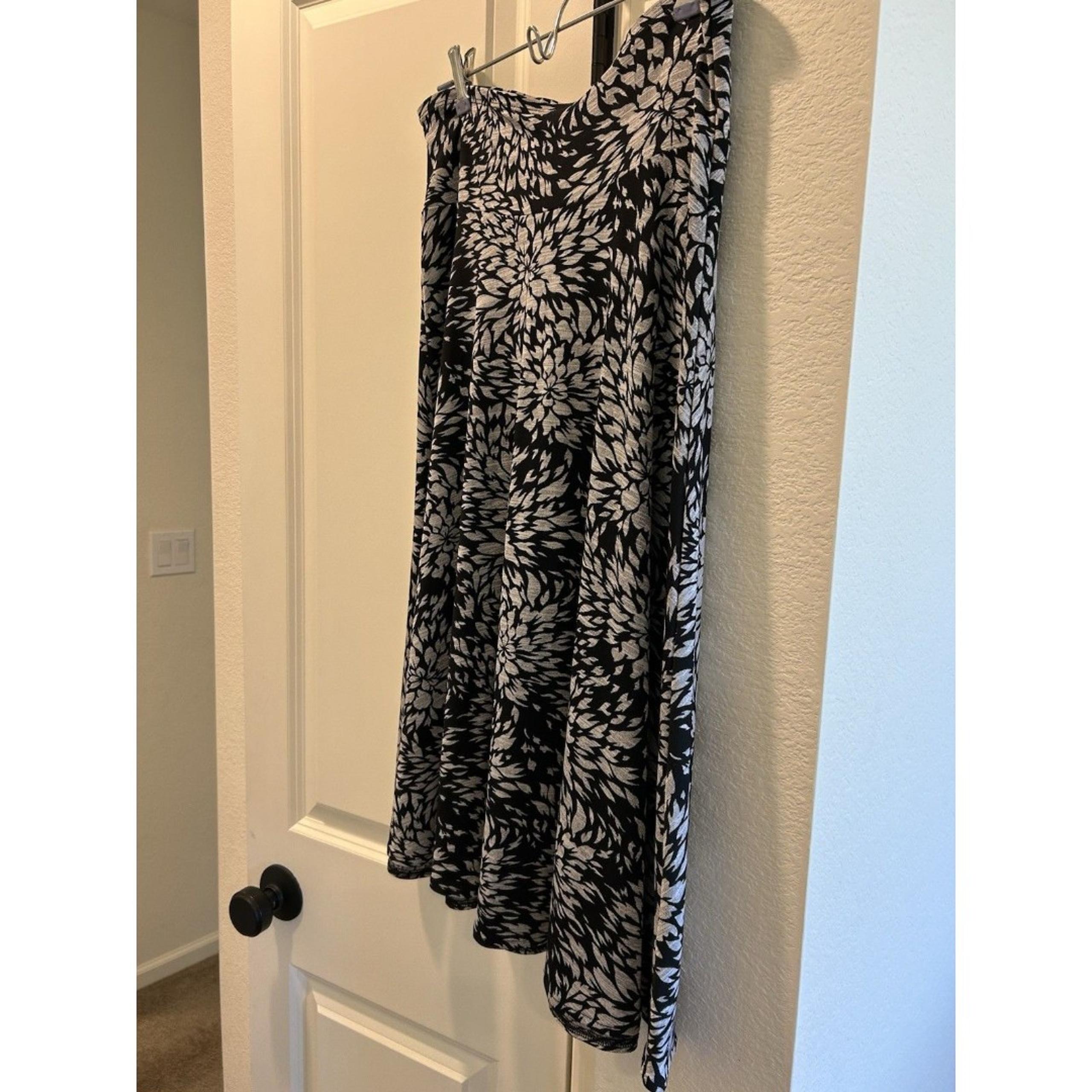 East 5th Women's Geometric Floral Black And Grey Skirt, Size M