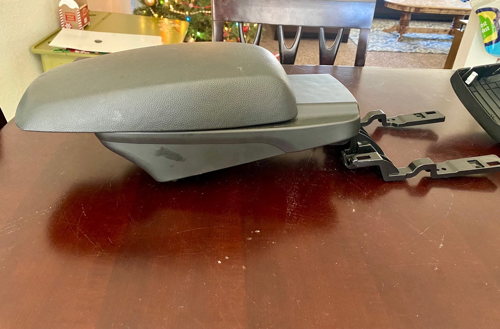 2014 Hyundai Elantra center console