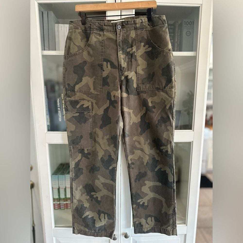 Reformation Gia Cargo Pant in Camo size 31