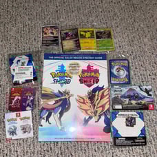 Pokémon GUIDE+CARDS, BUTTONS & EXCLUSIVES *GAMESTOP & promotional CARD SET RARE