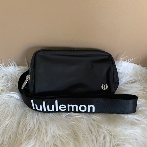 Lululemon Everywhere Belt Bag Wordmark