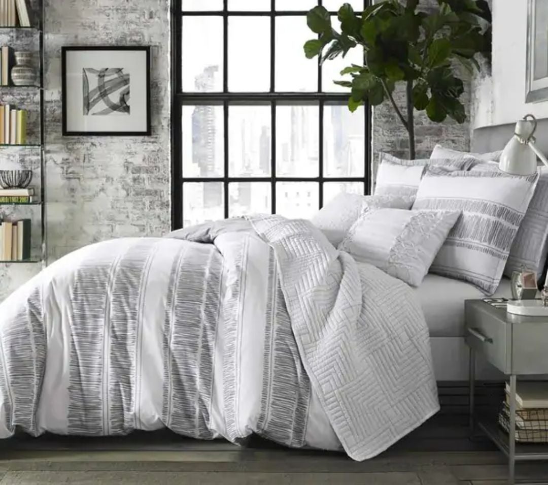 NWOT arbon Loft Joyner Comforter Set - K