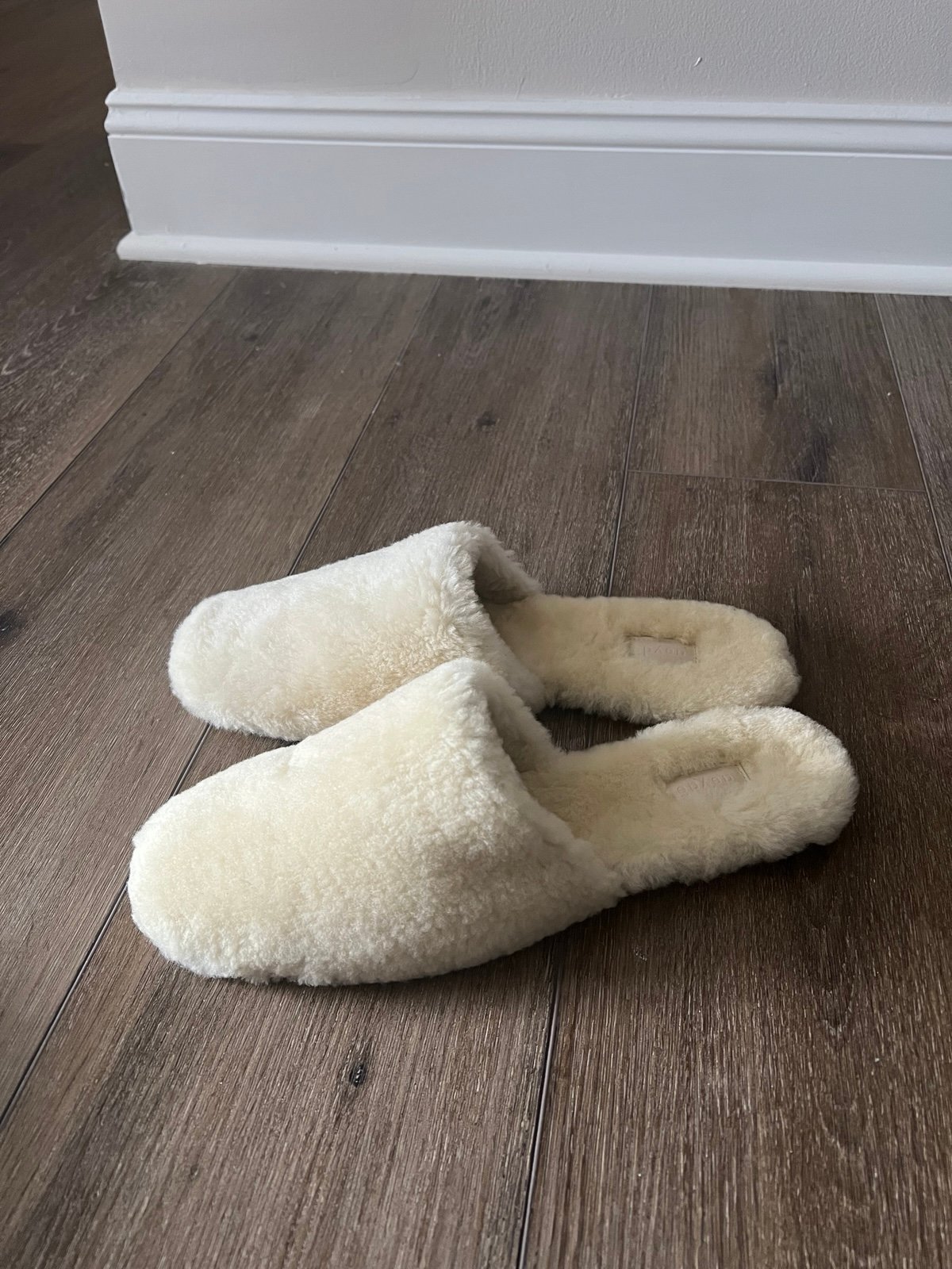 Aeyde Kelly Shearling Slippers