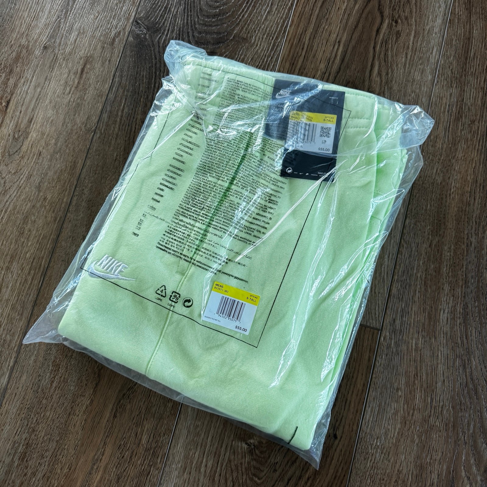 Nike Sportswear Club Fleece Joggers in Light Liquid Lime size Small Tall