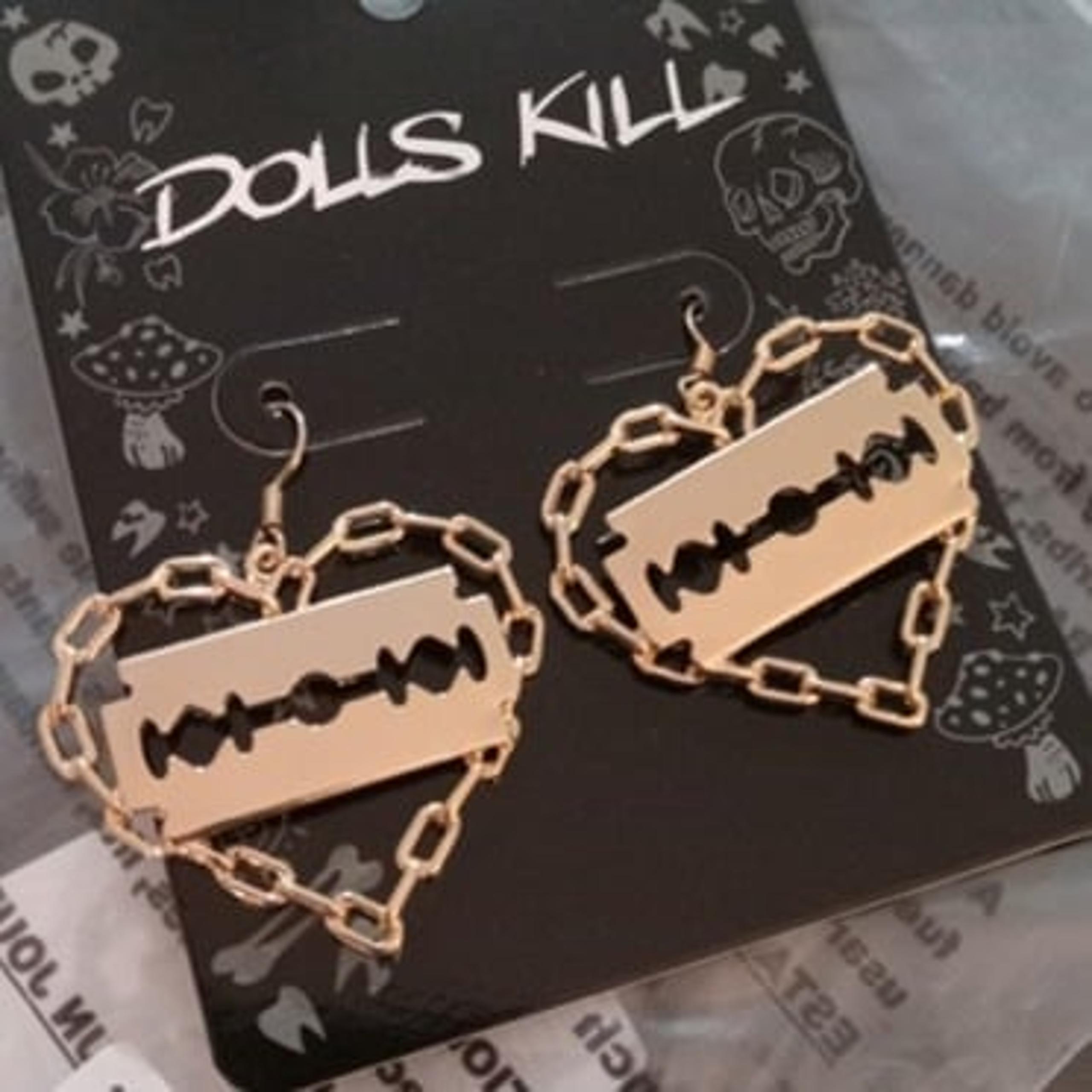 RAZOR HEART EARRINGS (NWT)