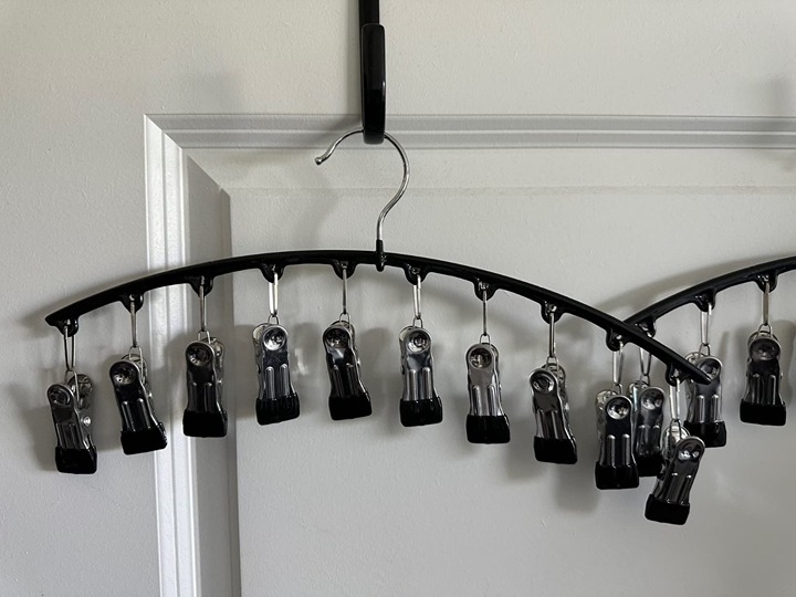 Metal Yoga Pants Hangers 2 Pack w/10 Clips Holds 20 Leggings, Space Saving