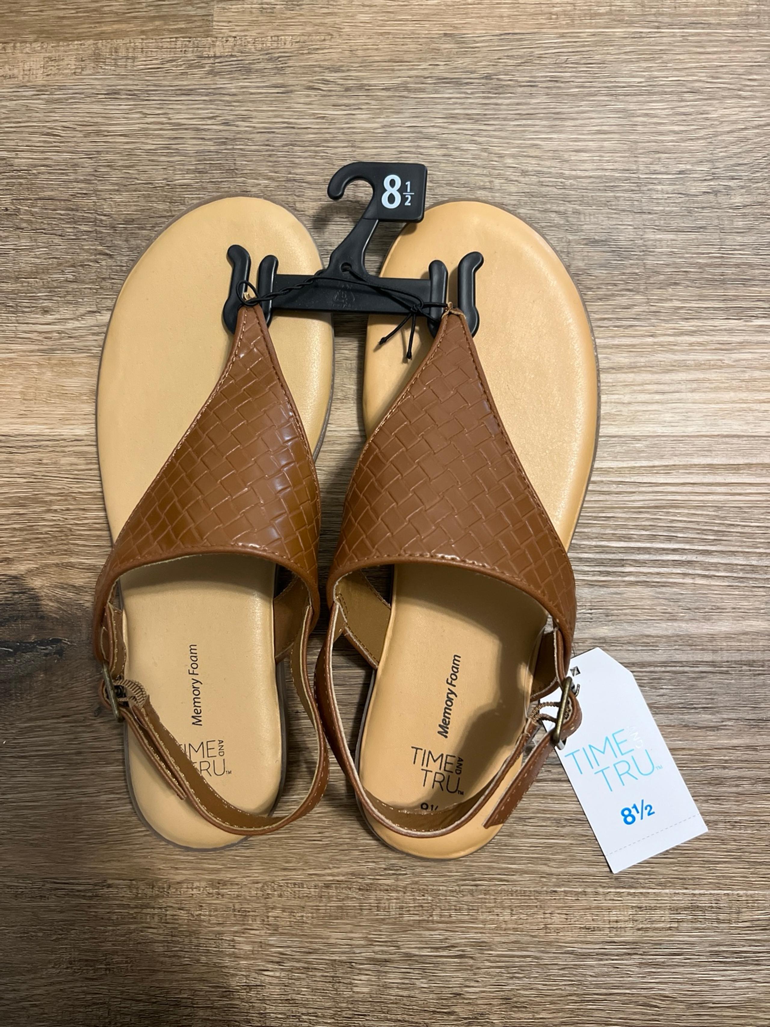 Time and Tru Women's Hooded Flat Thong Sandals