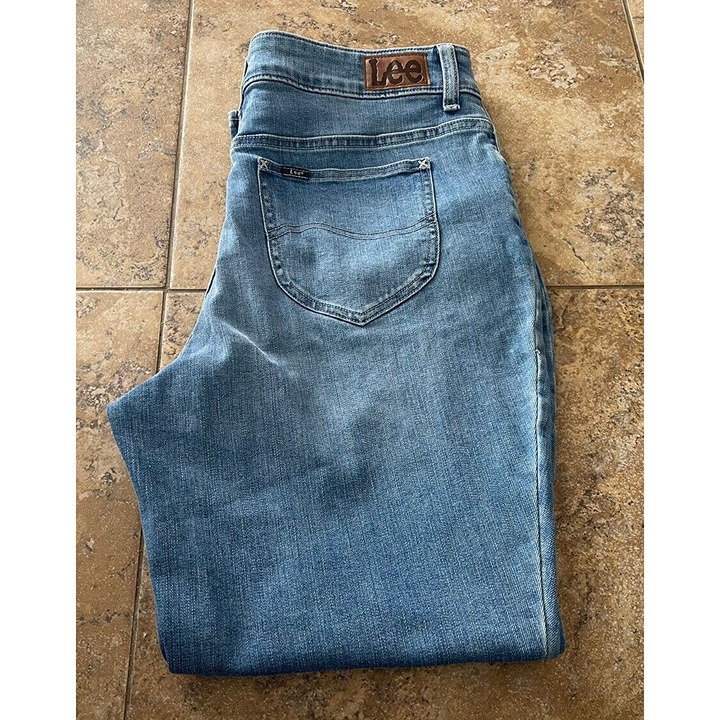 Lee Relaxed Fit Straight Leg High-Rise Jeans Women Size 16W Medium.
