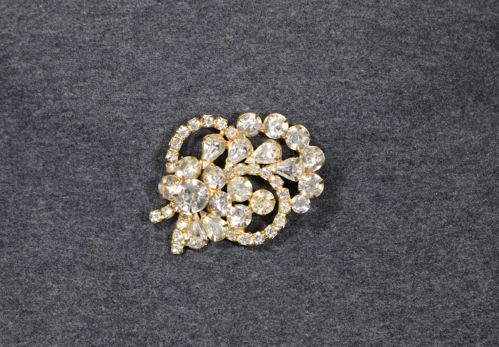 vintage costume jewelry, gold tone, clear, rhinestone brooch