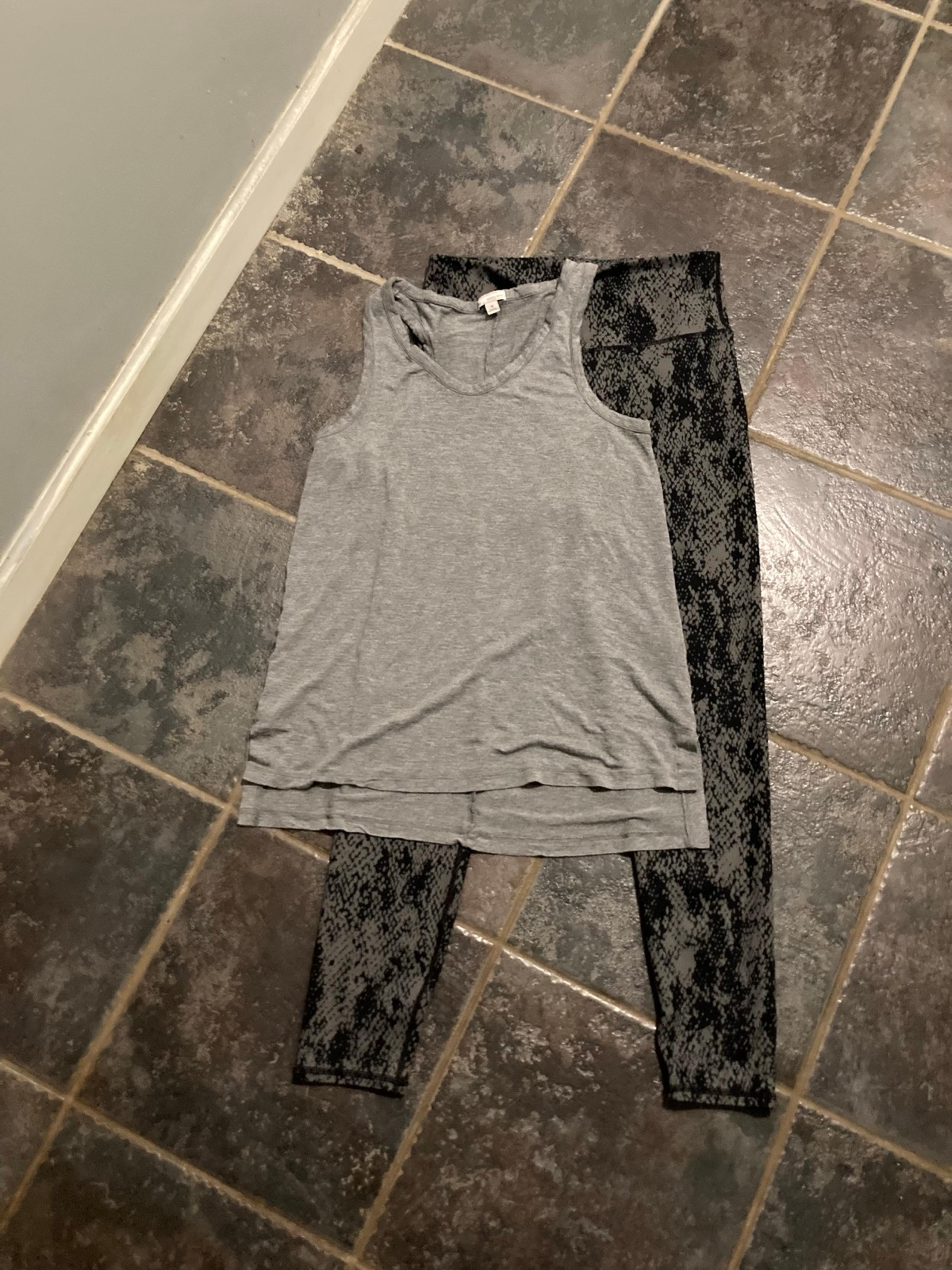 GapFit Gray Tank Top and Black Patterned Leggings Outfit Size M