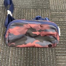 Lululemon Everywhere Belt Bag Heritage 365 Camo Smoky Red Night Sea Multi NWT