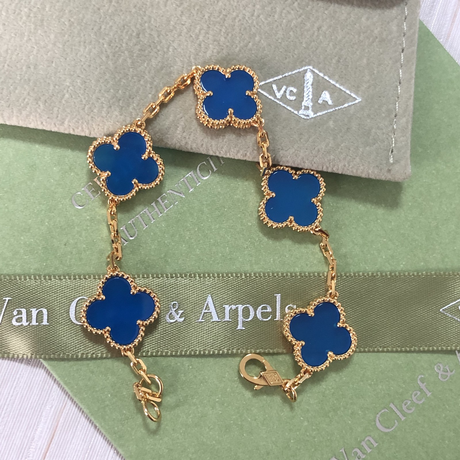 Auth 18K Gold 5 Motif Bracelet