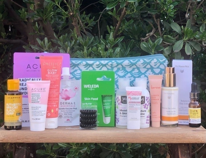 Whole Foods Glow & Go Beauty Bag 14 pc Set