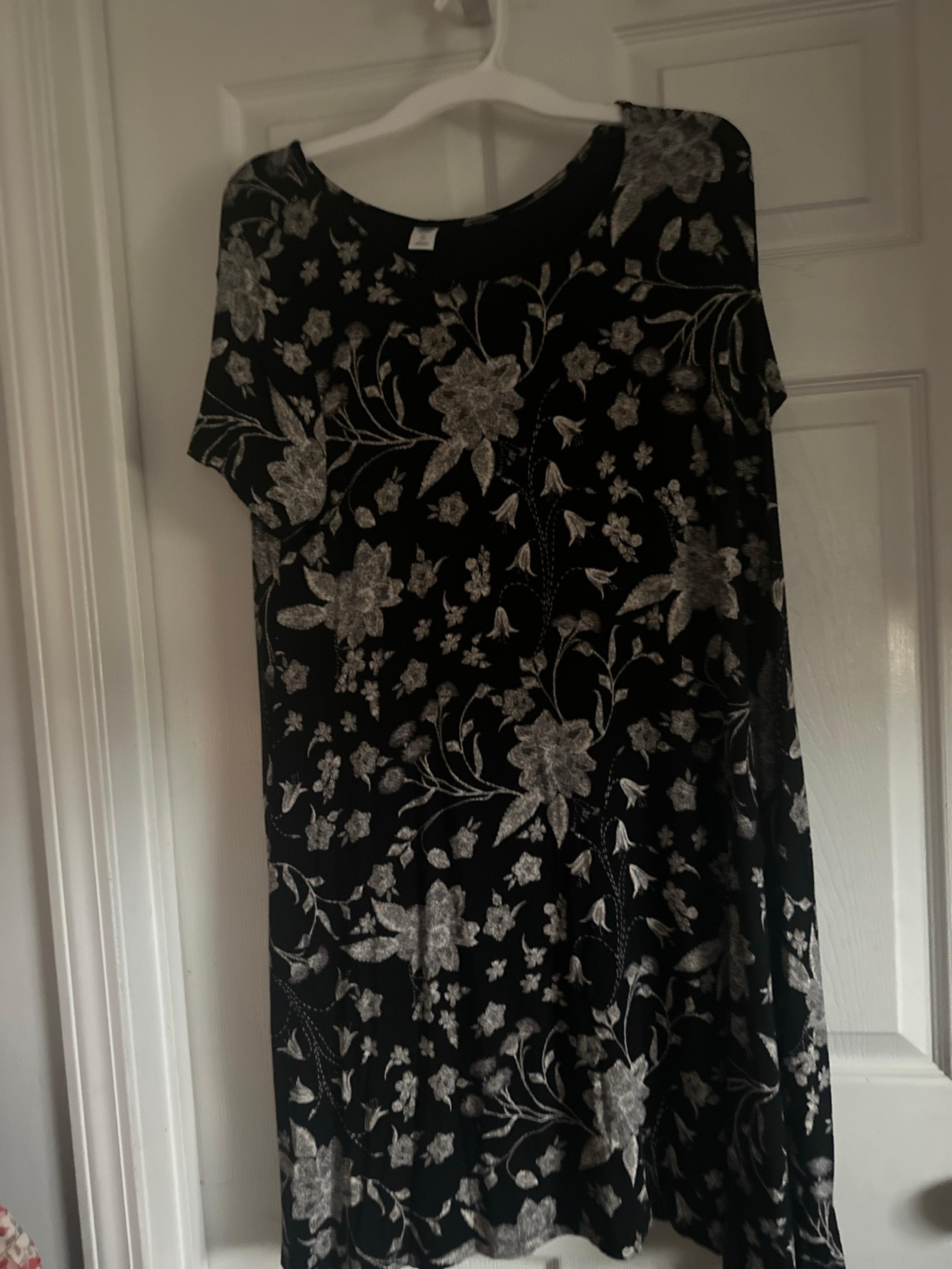 Old Navy Floral Black White Gray Short Sleeve Sun dress Size XL  Women’s