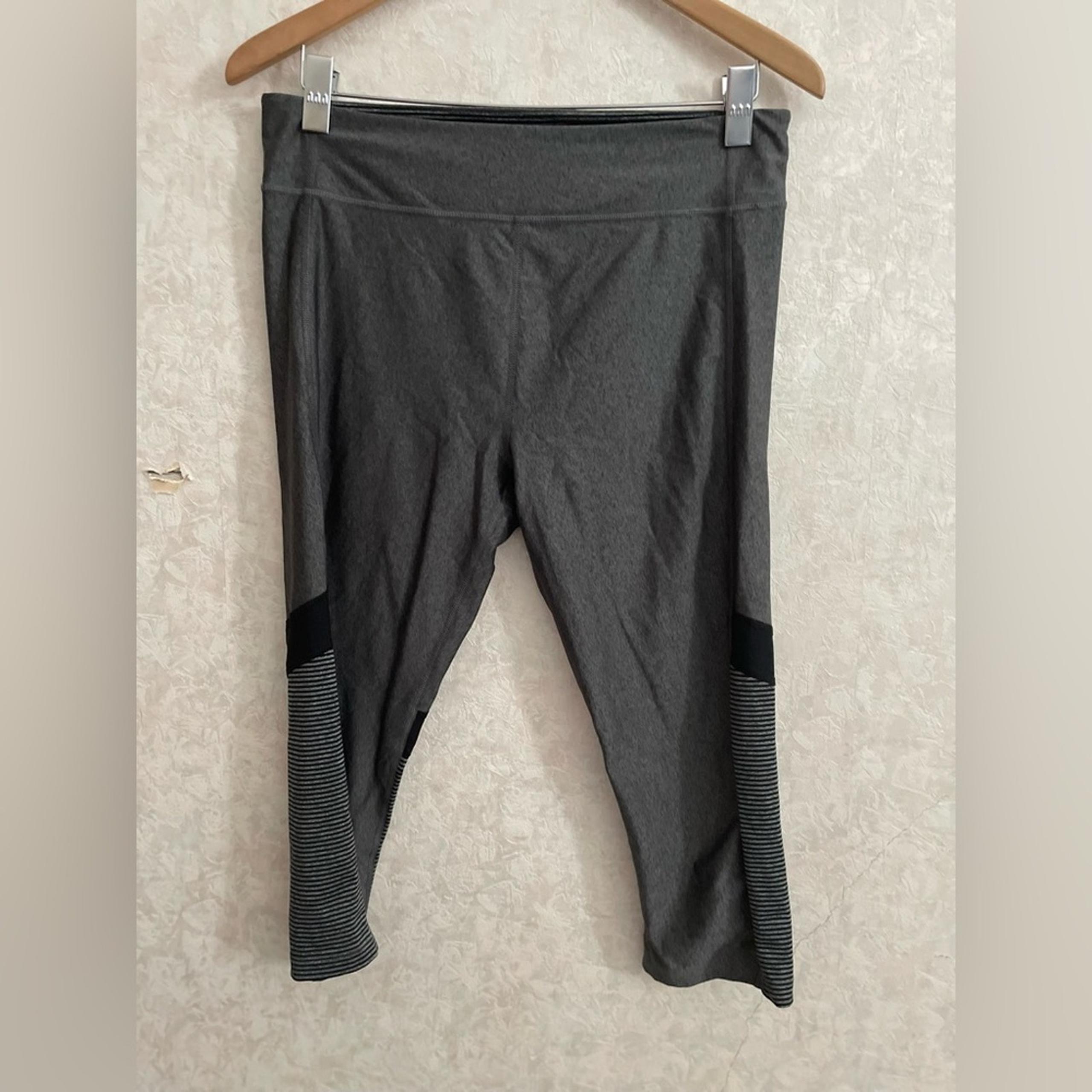 Under Armour women's large gray athletic compression capris pants