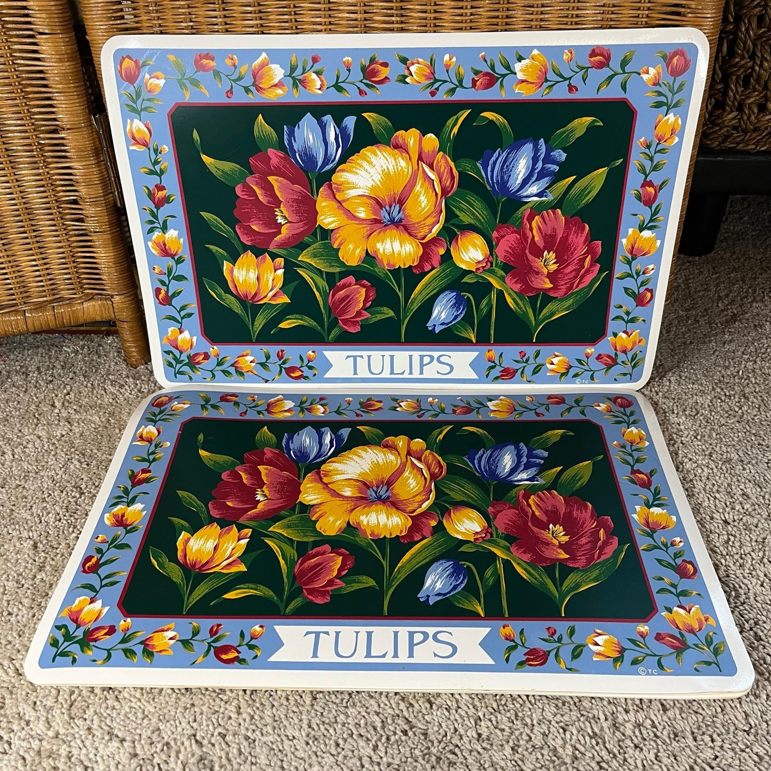 Vintage vinyl tulips flowers placemat set of 4 placemats total floral EUC - Unique Vintage