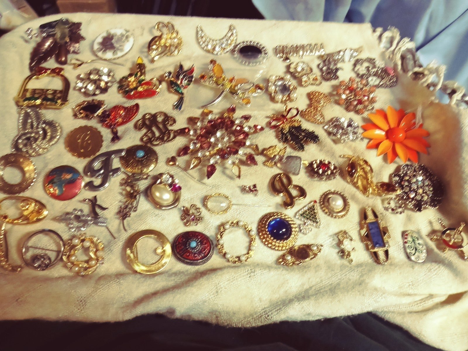 Antique And Untested Brooches And Pins Some Broke Or MissingSemi Precious Stones