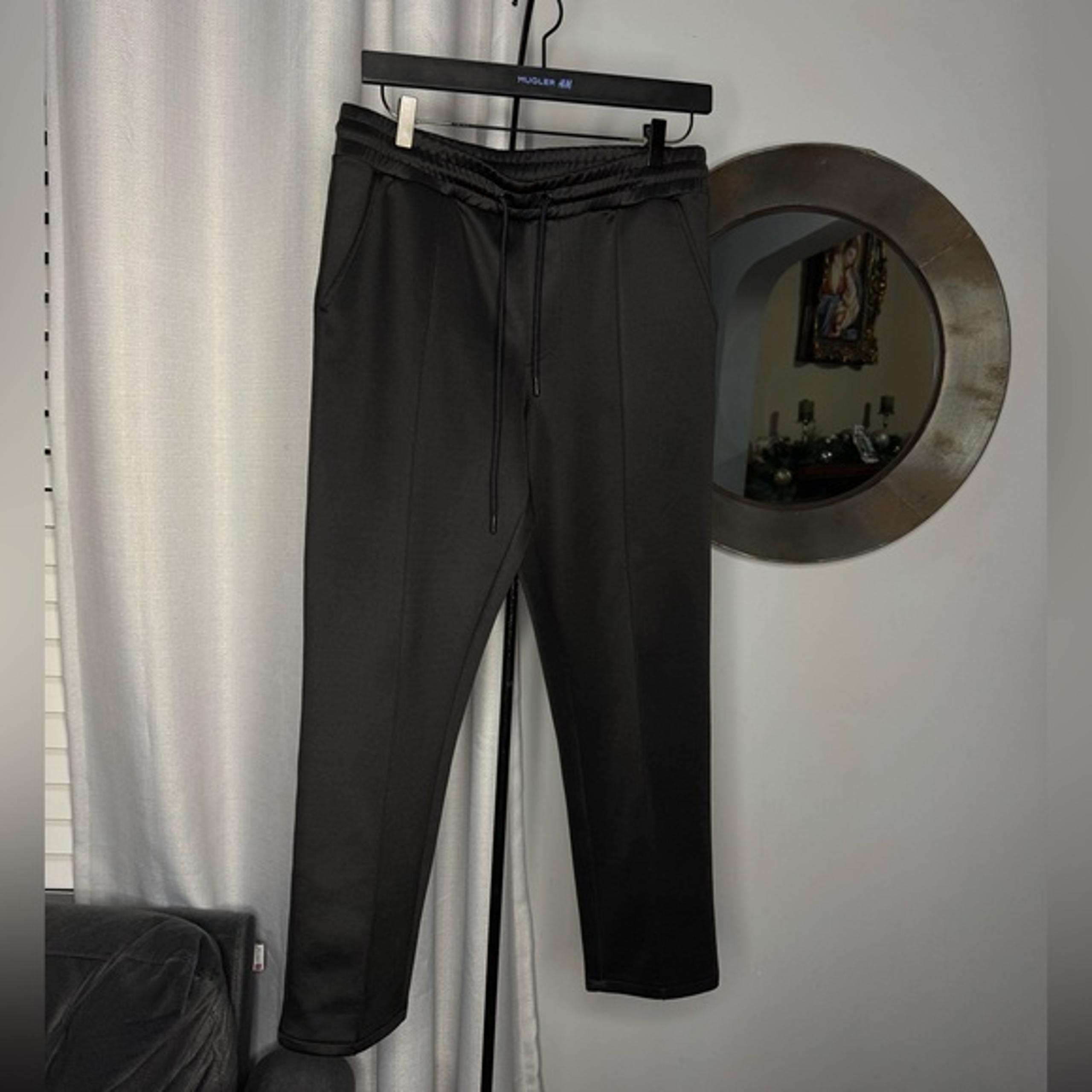 Men Black Joggers Distressed Sweatpants Pants Size Large - FOREVER 21