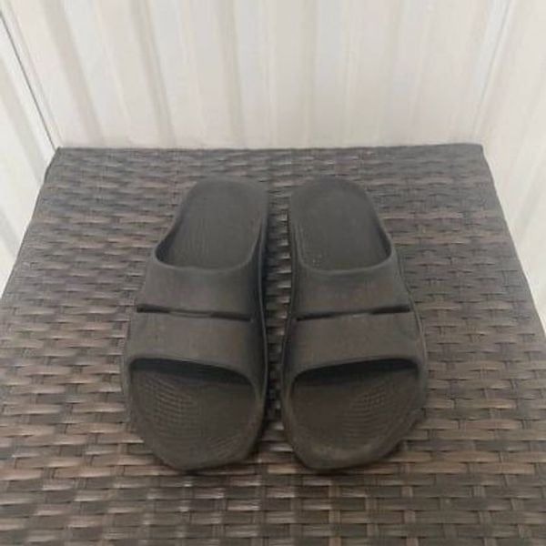 oofos sandals men 9