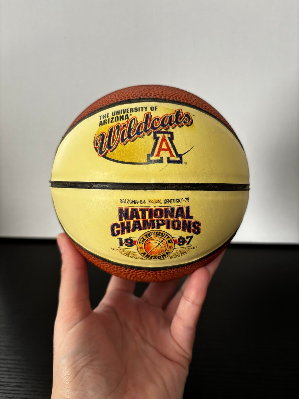 RARE Vintage 1997 The University of Arizona Wildcats VS Kentucky Mini Basketball