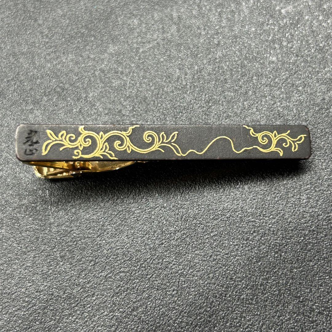 Inlay Hikari Shin Arabesque Pattern Tie Pin, Tie Bar, Gold & Black