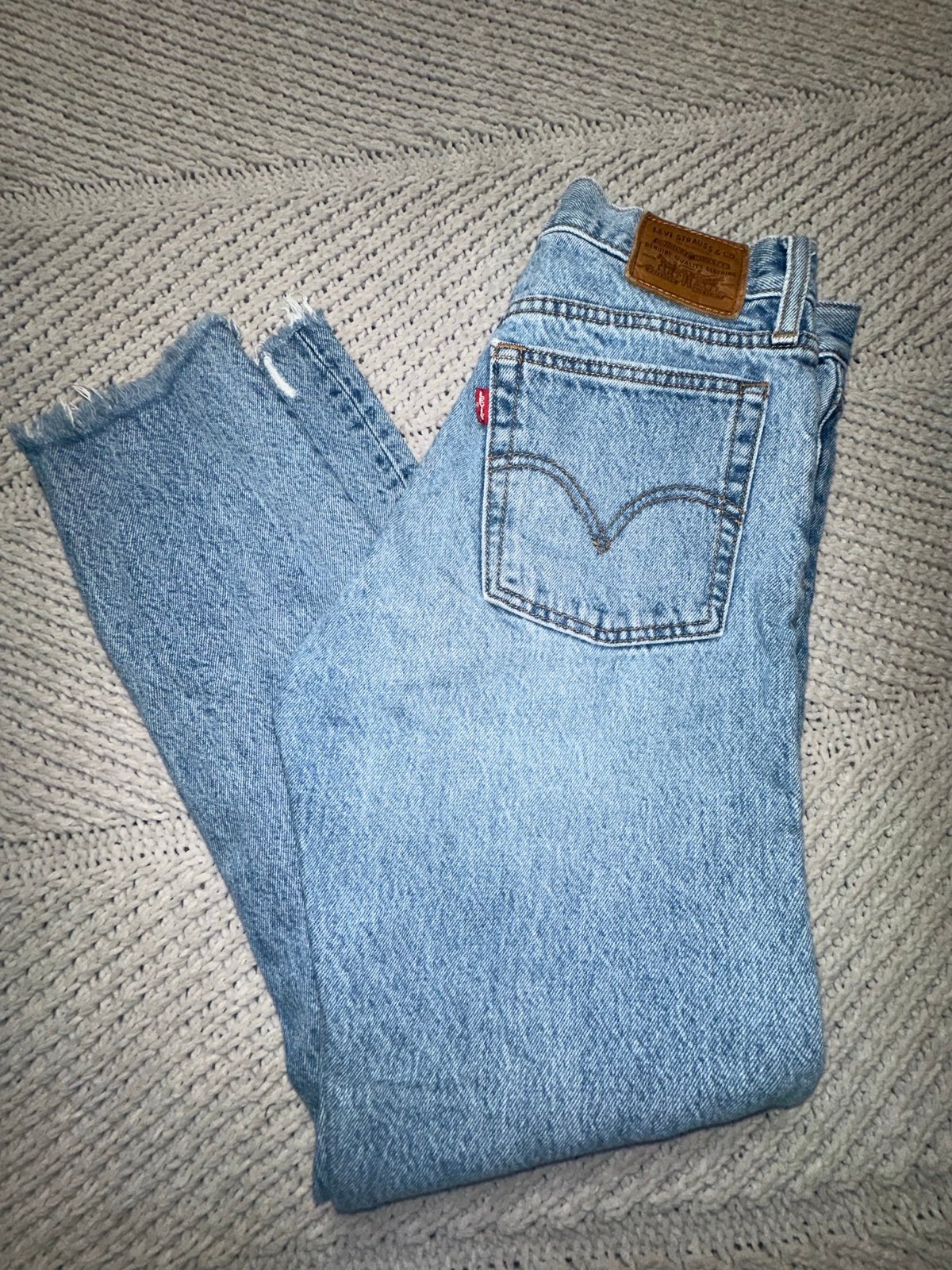 Levi Women’s WEDGIE Frayed ANKLE WOMEN'S JEANS Size 26