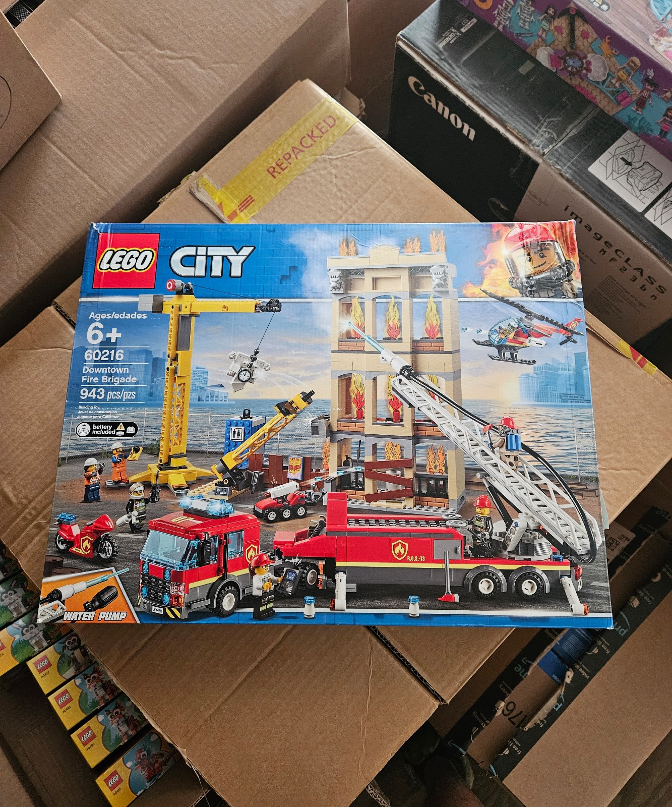 LEGO City Downtown Fire Brigade 60216 ( damaged corner)