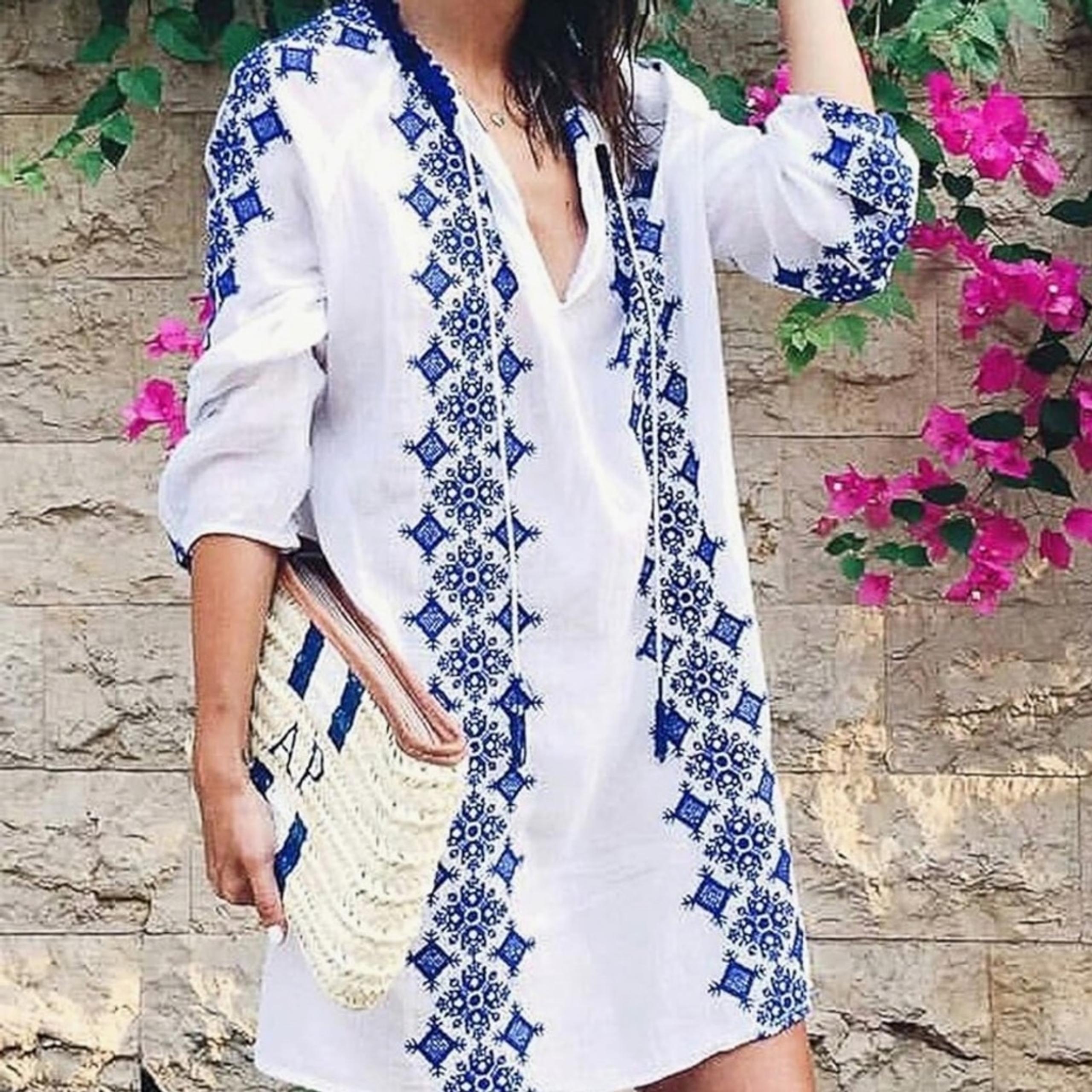 NWT ZARA Embroidered White and Blue Swimsuit Beach Coverup Size Small