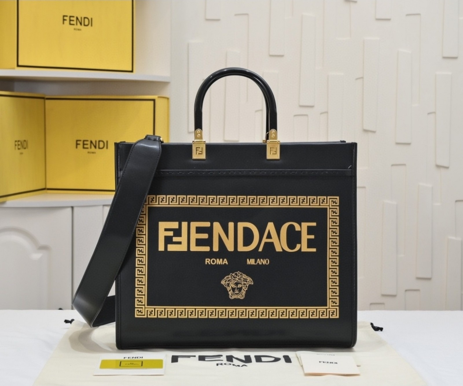 High Quality Designer Celebrity Stylish large bag. Just as the pictures display.