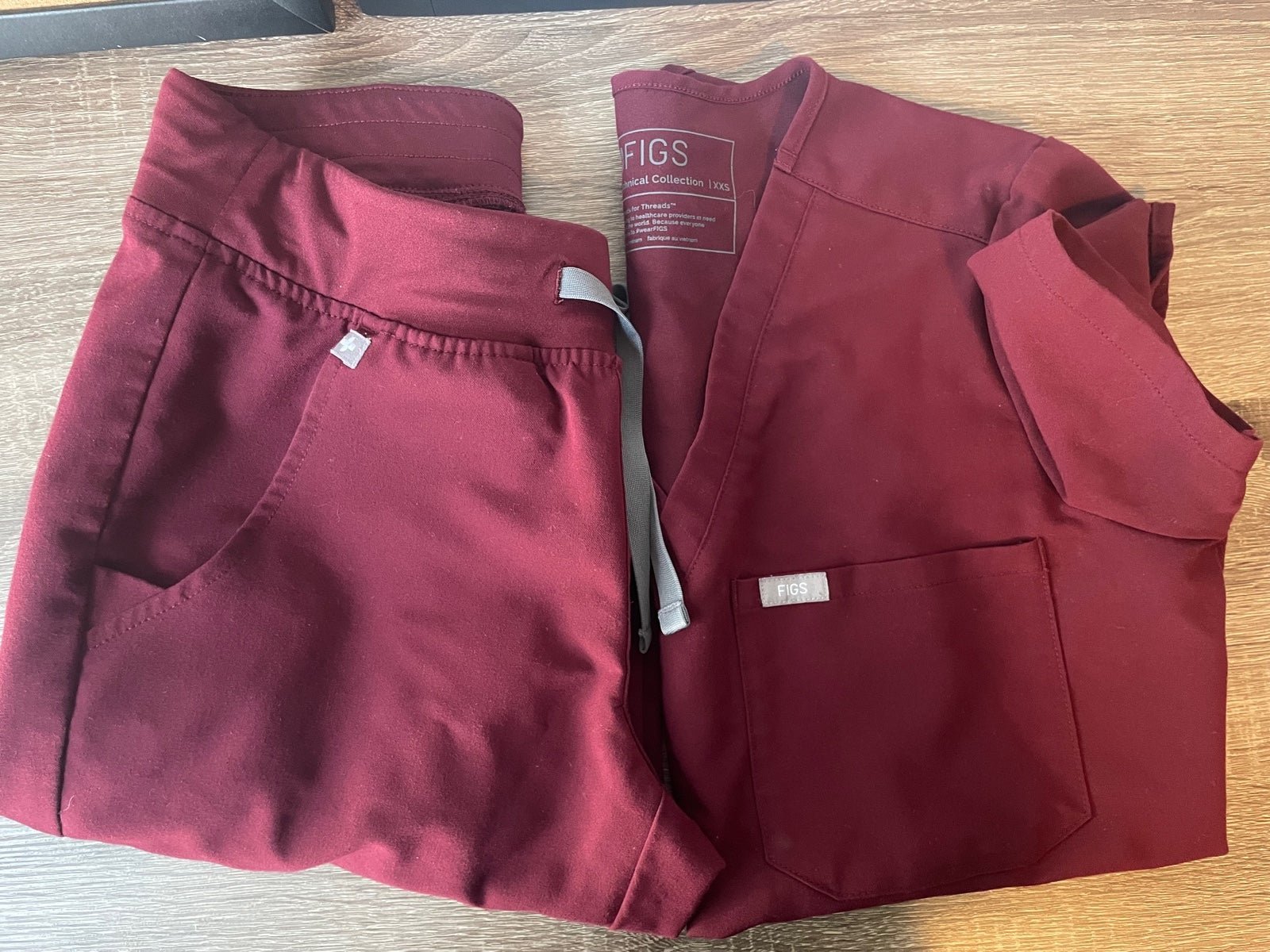 FIGS: Scrub set
