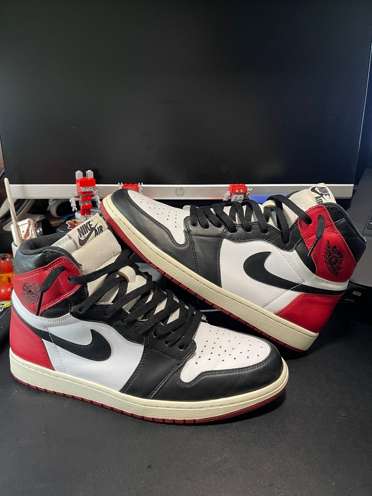 Authentic 2016 Jordan 1 Black Toe size 13M