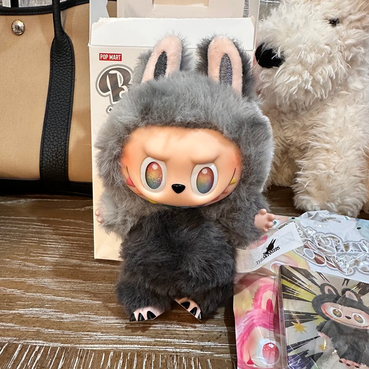 Labubu Big into Energy Secret Version - Rainbow Eyes - POP MART Rare