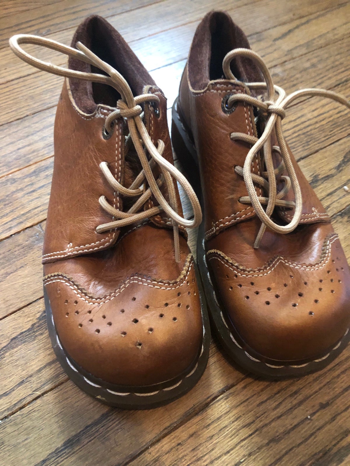 Dr martens vintage lace up chunky oxfords with wingtip